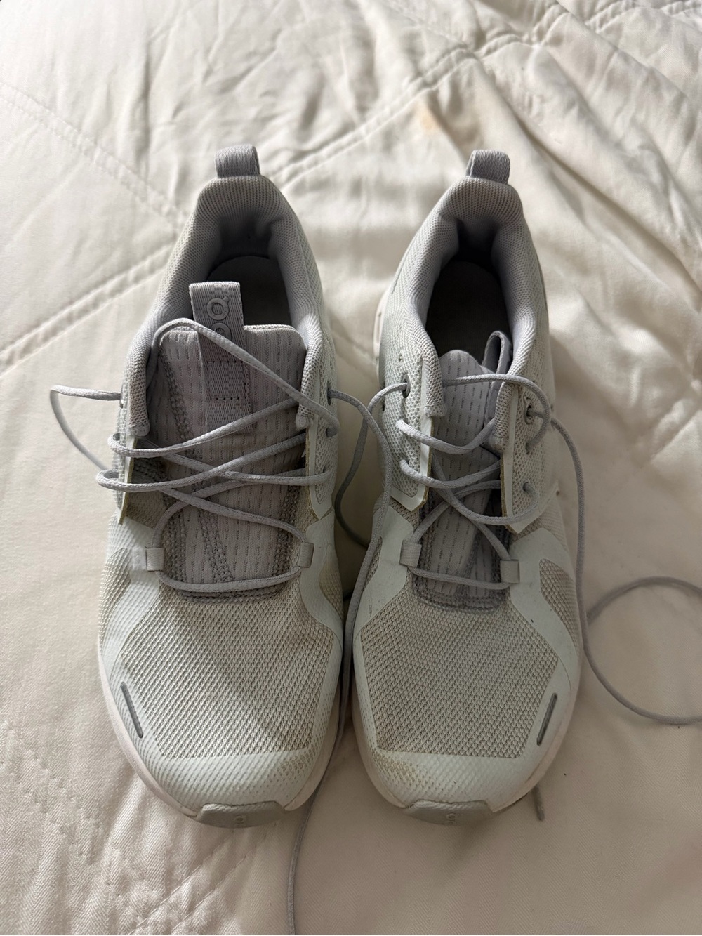 On Running youth size 5 Athletic Sneakers in Light Gray